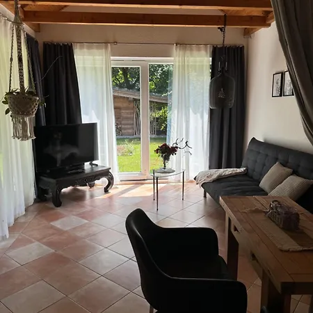 Ferienhaus am Feld nahe Berlin بيت خشبي *
